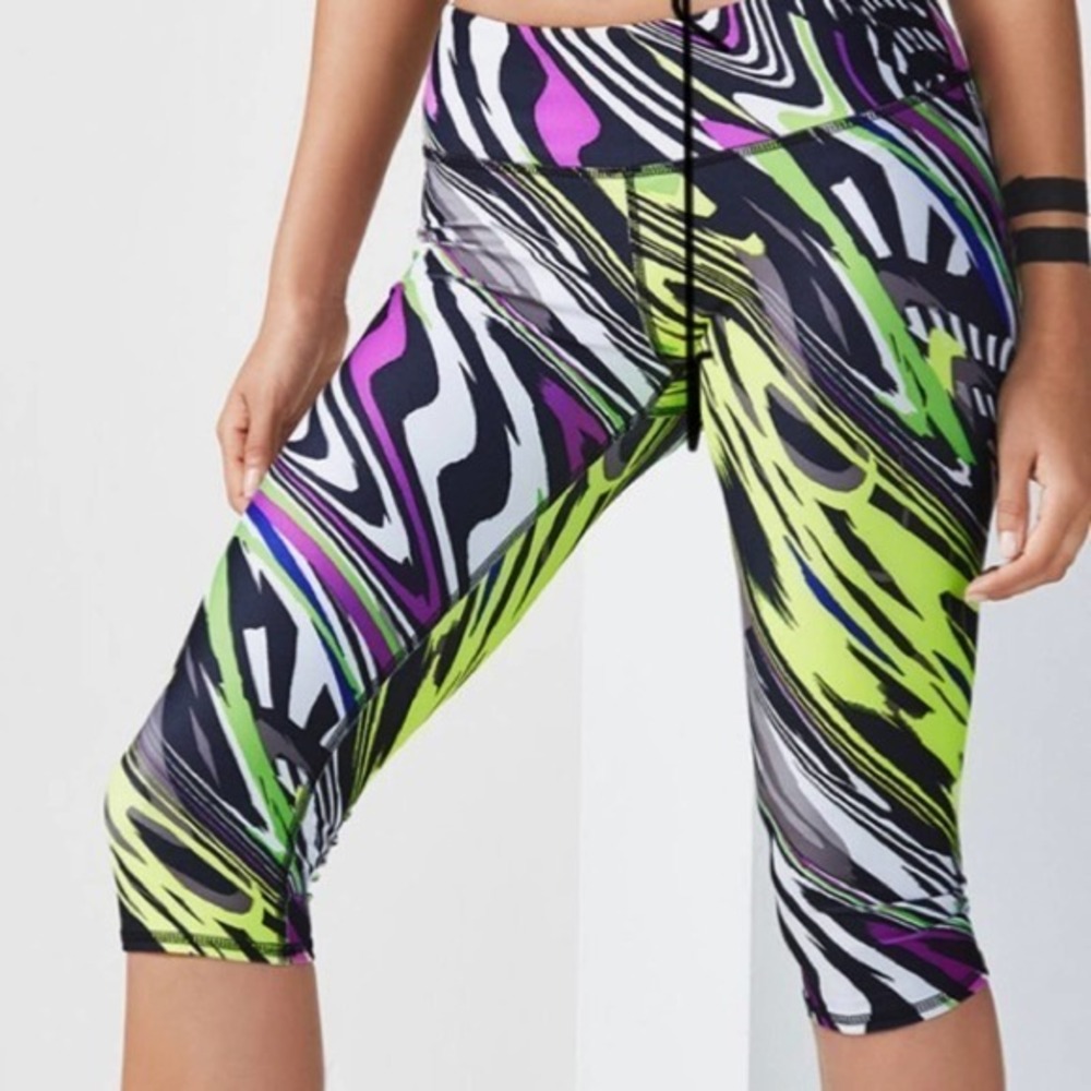 Fabletics Salar Midrise Crop Leggings Size M